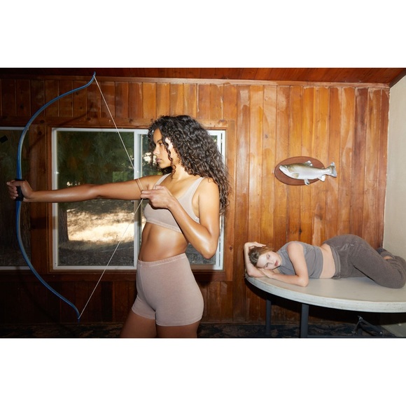 SKIMS OUTDOOR SHORT SHORT in Tigers Eye NEW - Picture 6 of 11